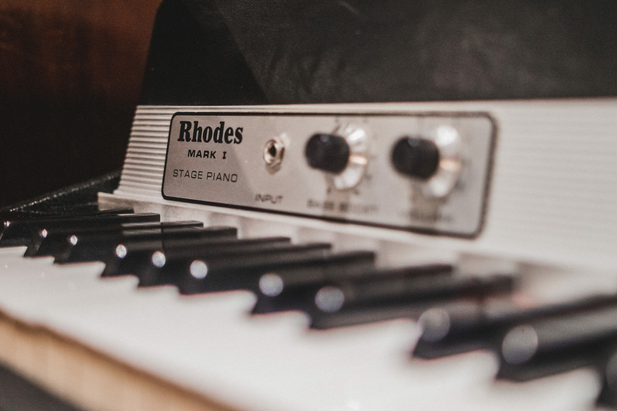 Rhodes Mark I 88 touches